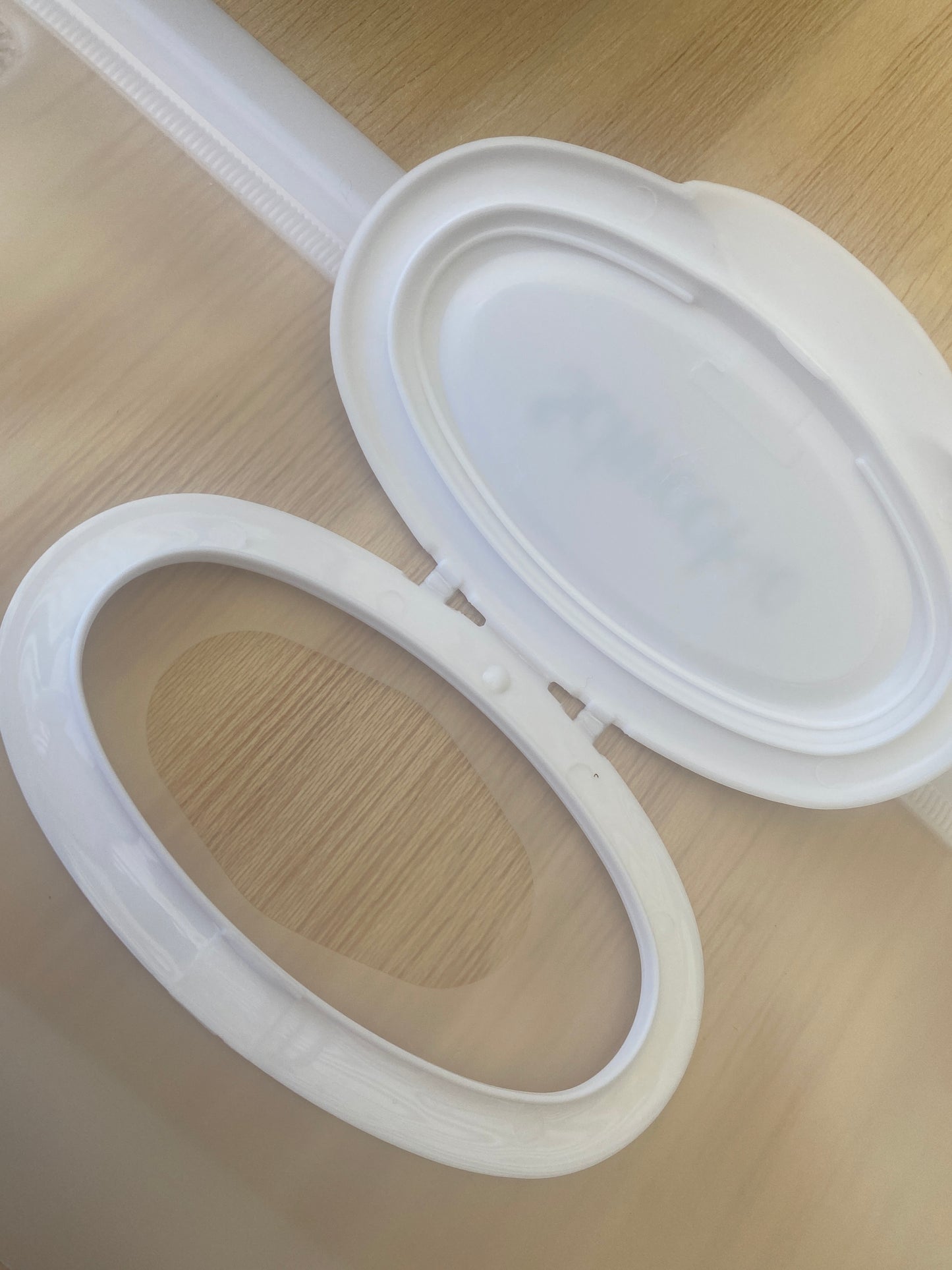 Refillable wipes pouch